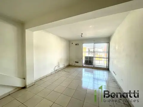 DEPARTAMENTO MONO AMBIENTE AL FRENTE. C/ ascensor.