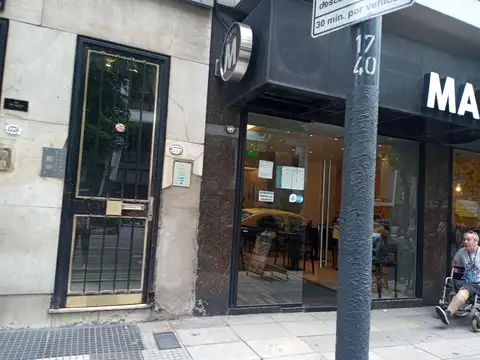 Av Belgrano  al 1700