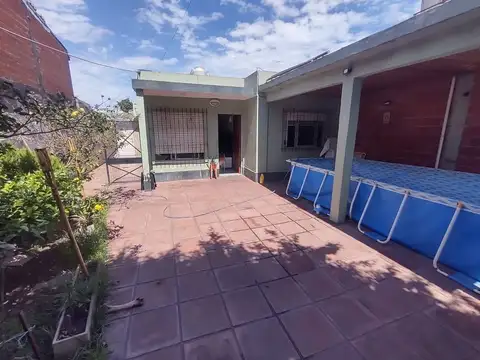 CASA EN VENTA 4 AMBIENTES MORON