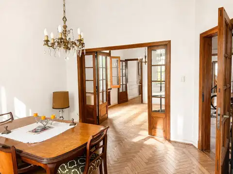 Casa 6 ambientes con 2 baños