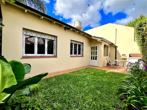 Casa en Venta de 2 Plantas con Gran Playroom y Jardín - Vicente López