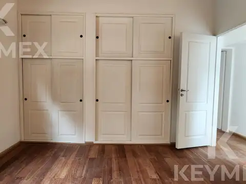 Casa en Venta con 4 cocheras