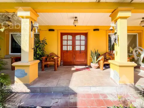 Casa en Venta con 2 cocheras
