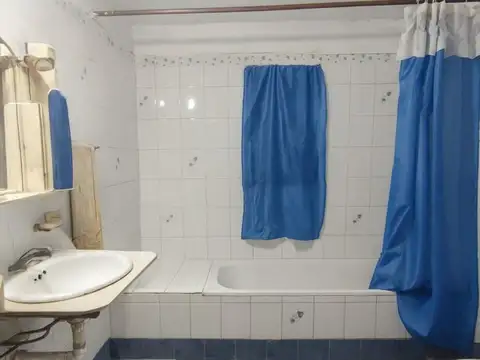 Casa 7 ambientes con 2 baños