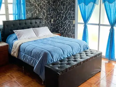 Casa 7 ambientes con 2 baños