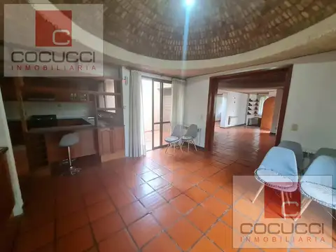 Casa en Venta con 4 cocheras