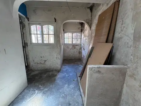 TERRENO CON CASA A REFACCIONAR BFIELD CTRO
