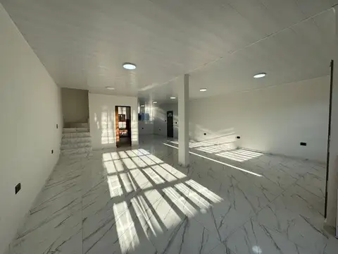 Casa en Venta con 4 cocheras