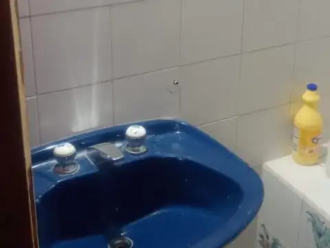 VENTA CASA EN PLANTA ALTA DOS DORMITORIOS B. MILITAR
