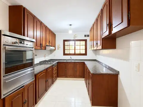 VENTA CASA EN PLANTA ALTA DOS DORMITORIOS B. MILITAR