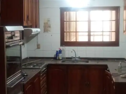 VENTA CASA EN PLANTA ALTA DOS DORMITORIOS B. MILITAR