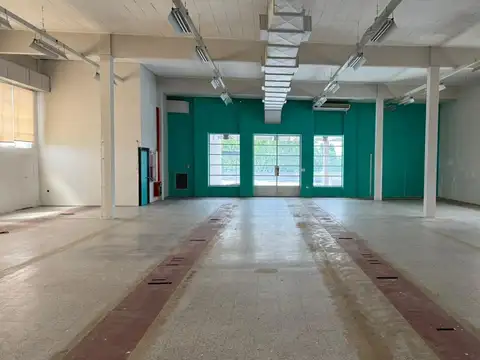 Depósito de 800 m2 cubiertos en Florida