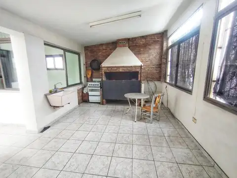 PH 7 ambientes, 3 dormitorios, quincho, terraza en Echesortu