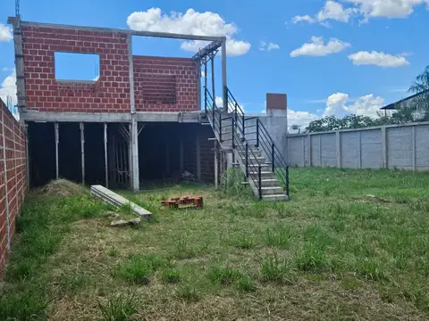 Vendo 2 terrenos con construcion a terminar, posadas