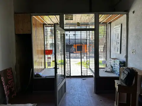 LOCAL DE 4X10 EN ALQUILER-TEMPERLEY SOBRE AVENIDA