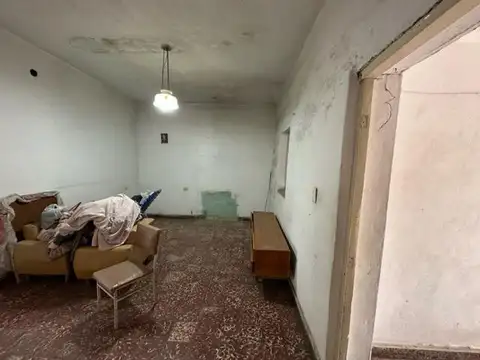 Casa 6 ambientes con 1 baño