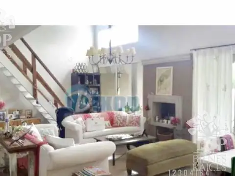 Casa en Venta con 2 cocheras