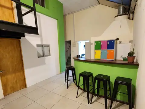 Casa 10 ambientes con 2 baños