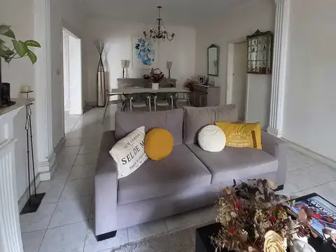 Casa 6 ambientes con 2 baños