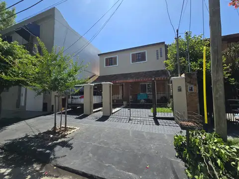 Casa 6 ambientes con 2 baños