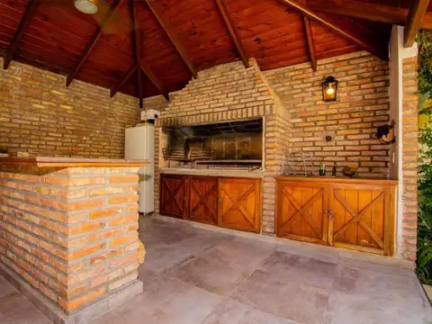 Venta Casa de 5 dormitorios en Fisherton |