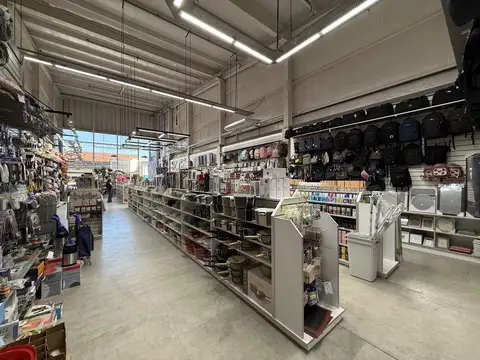 VENTA LOCAL IMPORTANTE EN CAMINO CENTENARIO E/ 503 Y 504 LA PLATA
