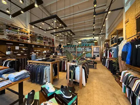 VENTA LOCAL IMPORTANTE EN CAMINO CENTENARIO E/ 503 Y 504 LA PLATA