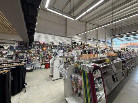 VENTA LOCAL EN CAMINO CENTENARIO E/ 503 Y 504 LA PLATA