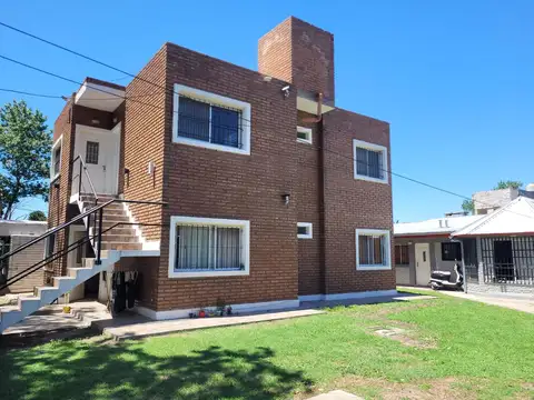 Casa departamento en complejo sobre colectora Los Olmos FUNES