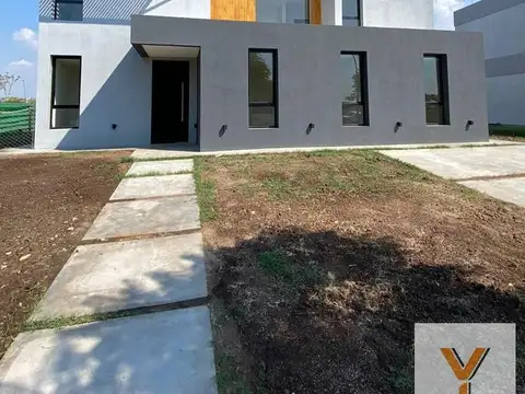 Casa en venta - 5 Dormitorios 5 Baños 2 Cocheras - 320Mts2 - Escobar