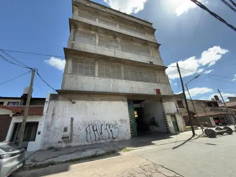 Galpón de 3000 m2 en venta o alquiler en Villa Lynch