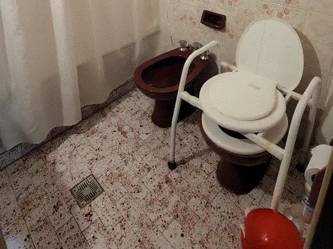 Casa 6 ambientes con 2 baños