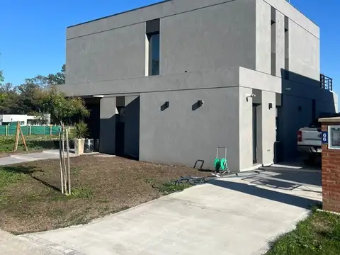 Casa en Venta en Santa Sofía 3 dormitorios, Pilar del Este 100