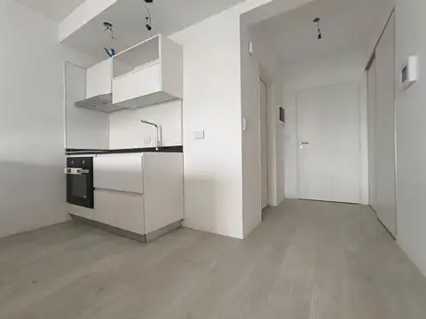 Av Pavon 3000, Piso 5