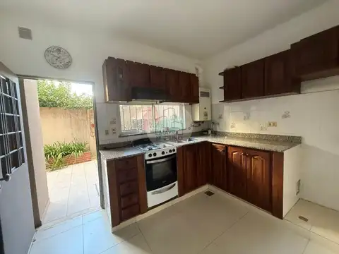 Casa 5 ambientes con 2 baños