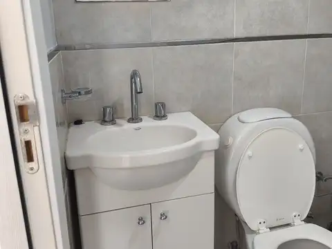 DEPARTAMENTO 1 AMBIENTE CON BALCON AL FRENTE. AV. HIPOLITO YRIGOYEN 1301 PISO 9 "A" AVELLANEDA