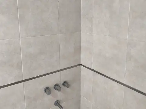 DEPARTAMENTO 1 AMBIENTE CON BALCON AL FRENTE. AV. HIPOLITO YRIGOYEN 1301 PISO 9 "A" AVELLANEDA