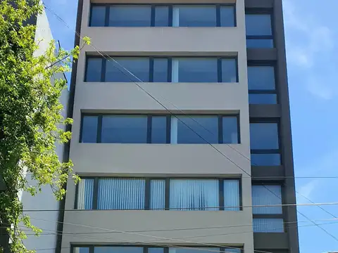 Moderna, funcional y elegante oficina en alquiler.