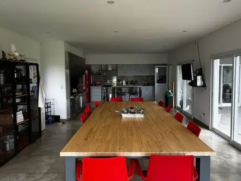 Casa 6 ambientes con 3 baños