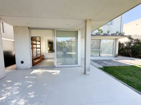 IMPECABLE CASA EN VENTA LOTE INTERNO
