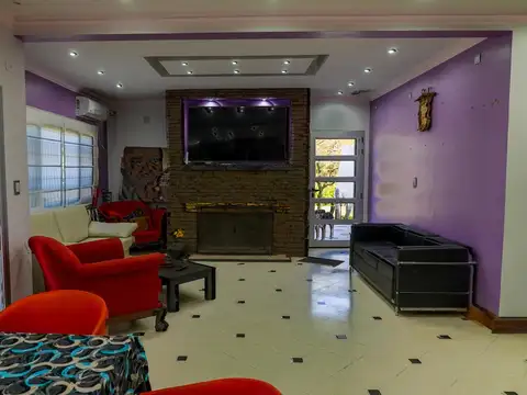 Casa 12 ambientes con 8 baños