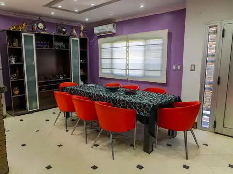 Casa 12 ambientes con 8 baños