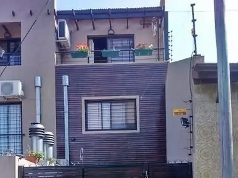 Departamento Triplex  en Venta en Bernal, Quilmes, G.B.A. Zona Sur