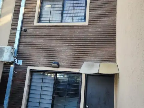 Departamento Triplex  en Venta en Bernal, Quilmes, G.B.A. Zona Sur