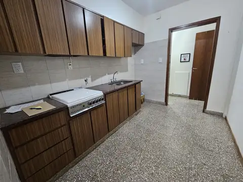 Casa 7 ambientes con 2 baños
