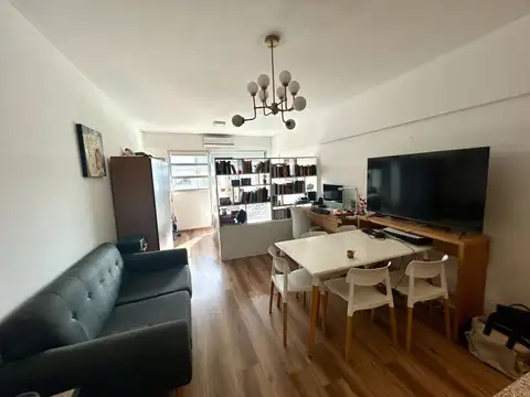 Monoambiente venta divisible con balcon Piso Alto