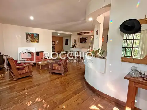 Casa 5 ambientes con 4 baños
