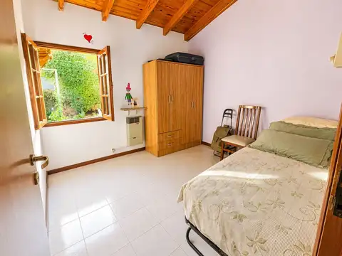 Casa 6 ambientes con 2 baños