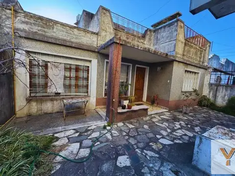 Casa Multifamiliar en venta - 3 Casas - El Palomar