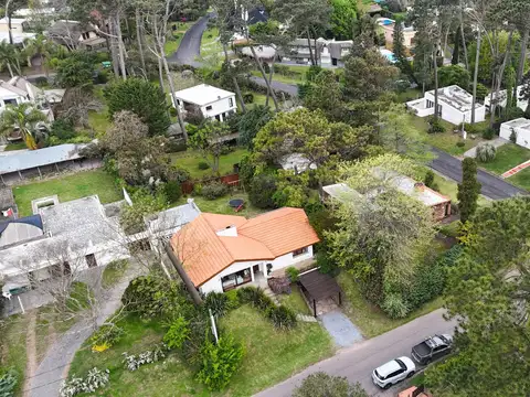 Casa en La Mansa, parada 27 – a 2 cuadras de la playa